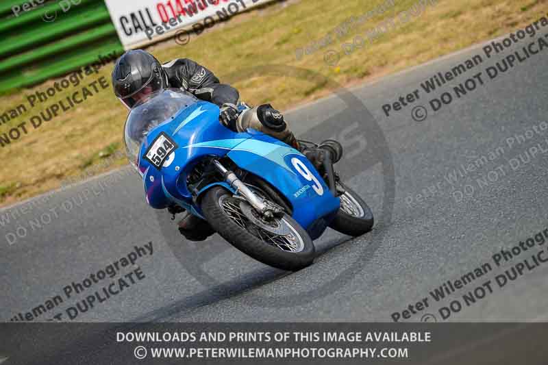 Vintage motorcycle club;eventdigitalimages;mallory park;mallory park trackday photographs;no limits trackdays;peter wileman photography;trackday digital images;trackday photos;vmcc festival 1000 bikes photographs
